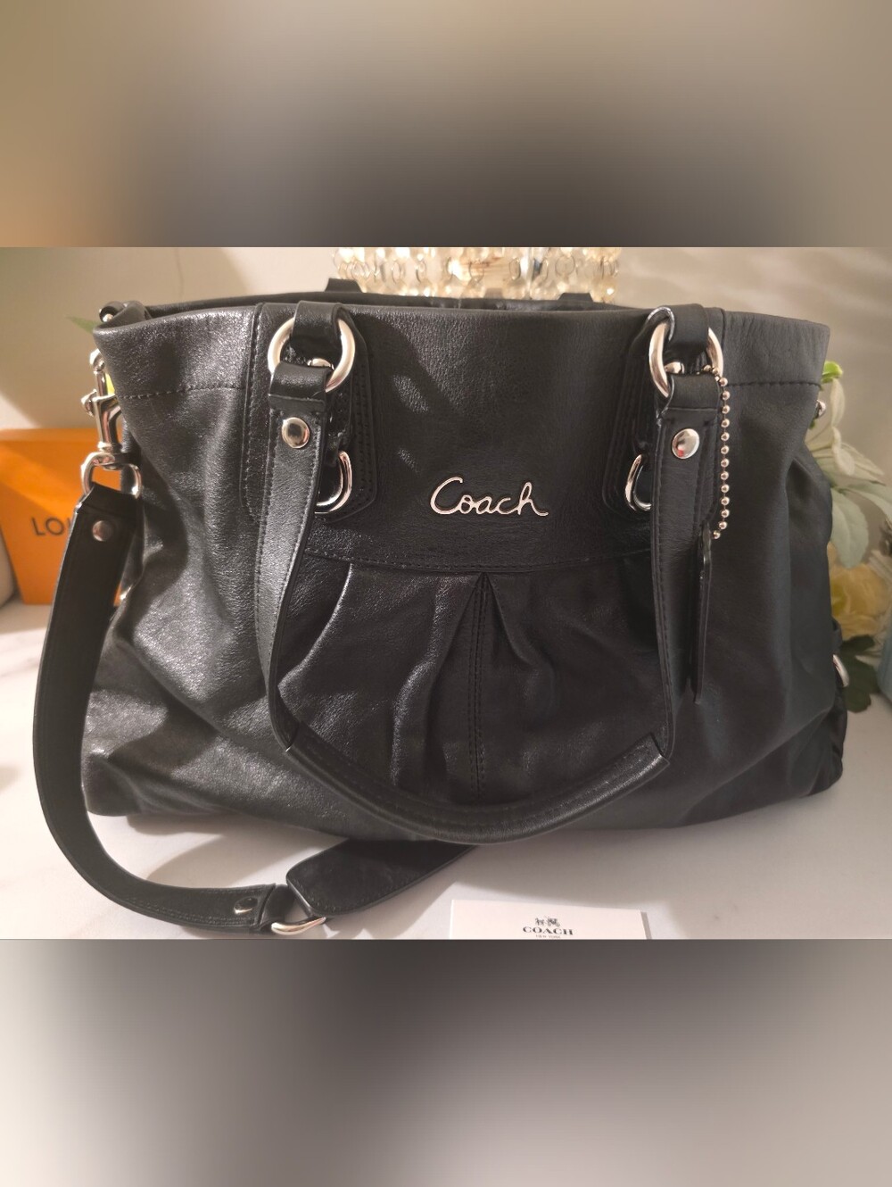 Coach Black Leather Tote Bag - Classic Everyday Handbag ( NEW CONDITION )